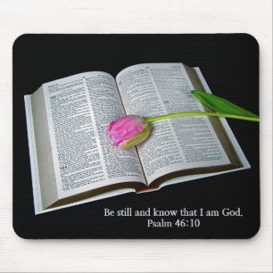 Psalm 46:10 Rosa Tulip på bibeln Musmatta