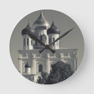 Pskov Kremlin och Trinity Cathedral Rund Klocka