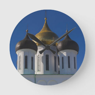 Pskov Kremlin och Trinity Cathedral Rund Klocka