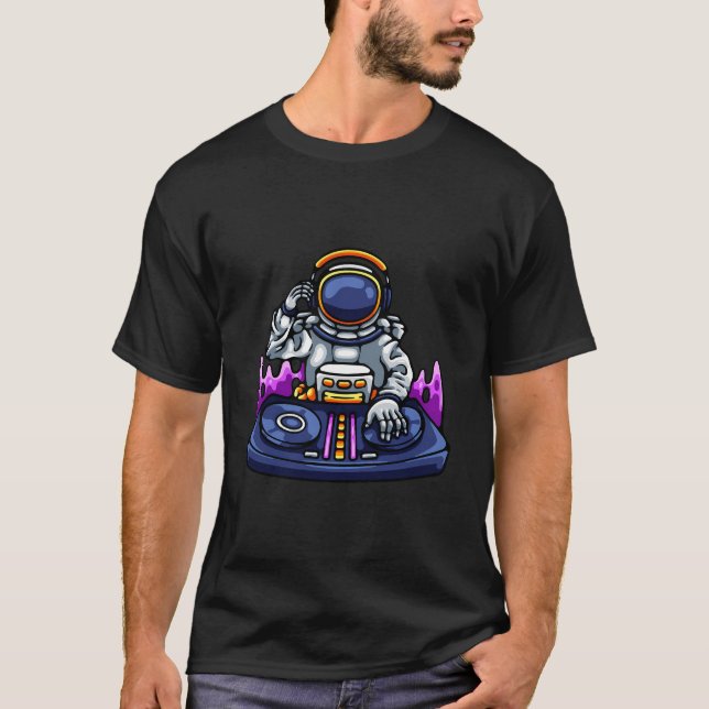 Psychedelic Astronaut Dj in Space Edm Music Festiv T Shirt (Framsida)