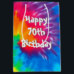 Psychedelic Tie Dye 70th Birthday Medium Gift Bag<br><div class="desc">Psykedelisk abstrakt för färgtid i nyregn färg snurra för 70-årsdagen.</div>
