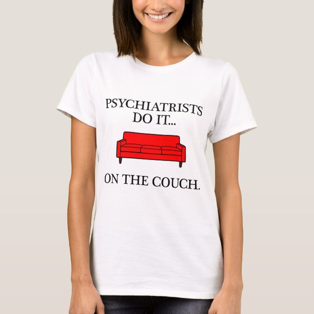 Psykiatriker gör det... på soffan. tee shirt (Framsida)