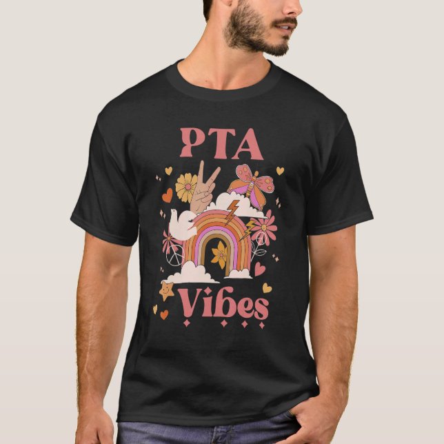 PTA Vibes Parent Teacher Group Retro till Schoo T Shirt (Framsida)