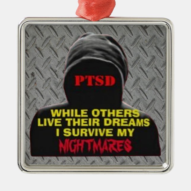 PTSD:MEDAN ANDRA LEVER SINA DREAMS JULGRANSPRYDNAD METALL (Framsidan)