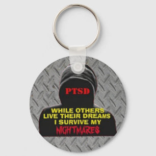 PTSD:MEDAN ANDRA LEVER SINA DREAMS NYCKELRING