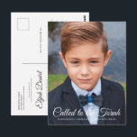 Pub Mitzvah Classic Elegant Fotoinbjudan Vykort<br><div class="desc">"Kallat till Torah" skrivet i ett lekfullt kursivt skript med sans serif-typografi på en enkel bakgrund i färg. Lägg till ett anpassningsbar-foto. 

Tillgänglig här:
http://www.zazzle.com/store/selectpartysupplies</div>