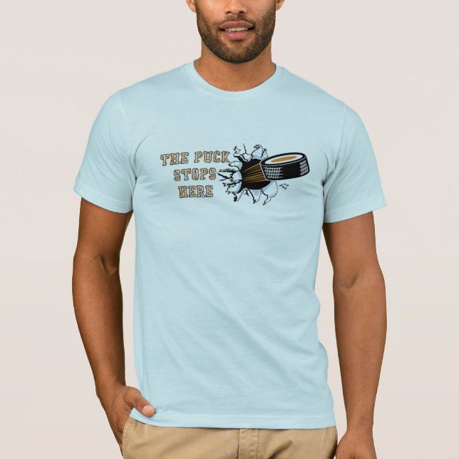 Pucken stoppar här hockeymanar T-tröja T-shirt (Framsida)