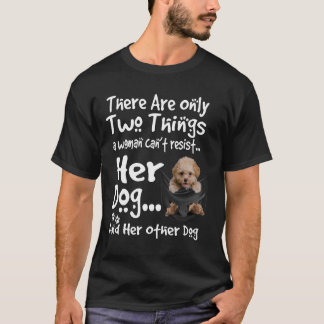 Pudel Hund A-kvinnan kan inte motstå hennes Hund Ä T Shirt