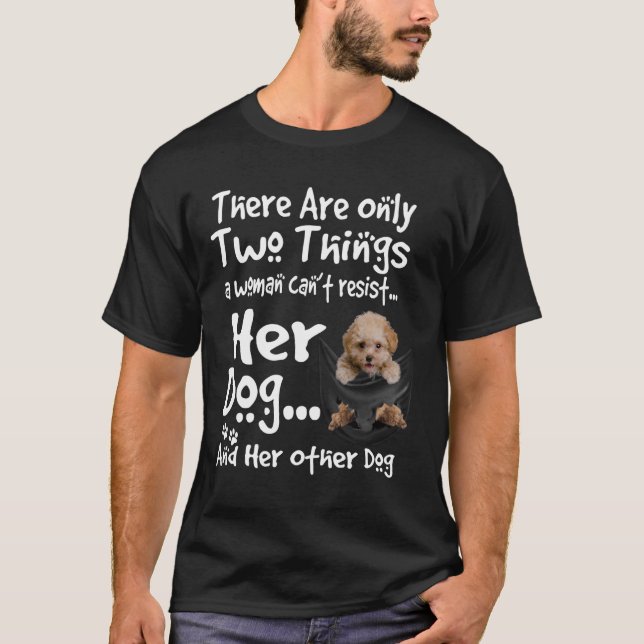 Pudel Hund A-kvinnan kan inte motstå hennes Hund Ä T Shirt (Framsida)
