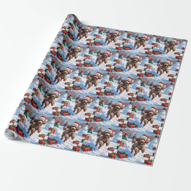 Pudel springer i snö med julhatt presentpapper (Utrullad)