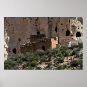 Pueblo-ruiner i Bandelier National Monument, N.M. Poster