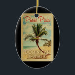 Puerto Plata Handflatan Träd Vintage resor Julgransprydnad Keramik<br><div class="desc">En unik och modern Puerto Plata Dominikanska republikens konstverk i mitten av århundradet i vintage resor poster stil. Den har en böjd handflatan träd på sandstranden med hav under ett blått grumligt himlar.</div>