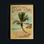 Puerto Plata Magnet Handflatan Träd Vintage resor<br><div class="desc">En unik och modern Puerto Plata Dominikanska republikens konstverk i mitten av århundradet i vintage resor poster stil. Den har en böjd handflatan träd på sandstranden med hav under ett blått grumligt himlar.</div>