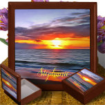 Puerto Sunset 1739 Jewelry KeepsakBox Minnesask<br><div class="desc">Måla "Puerto Sunset 1739" Samling Håll dina värdeföremål i denna vackra keepsakbox. Smyckeskrinen är gjord av lackerat trä och kommer i guldek, ebony black, emerald grönt och röd mahogany. Mjukt filt skyddar smycken och andra samlarföremål. Anpassa på produktsidan eller klicka på knappen "Anpassa" om du vill ha fler designalternativ. Designen...</div>