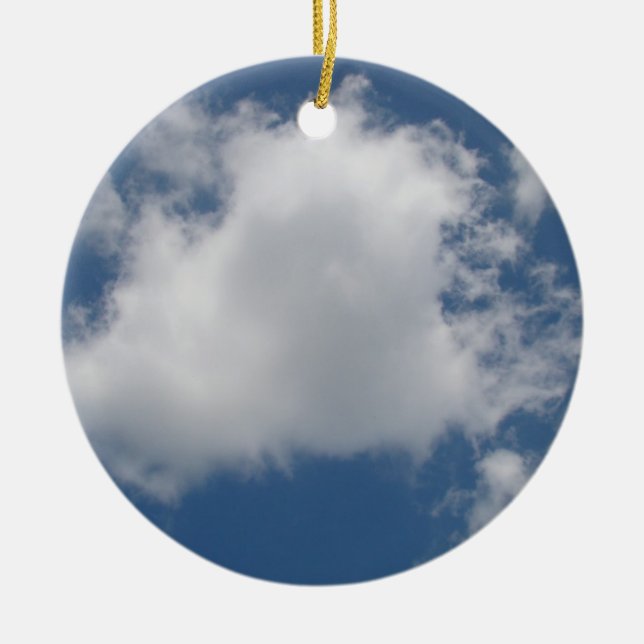 Puffiga cumulusmoln i blå himmel julgransprydnad keramik (Framsidan)