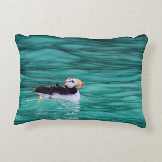 Puffin in Resurrection Bay, Alaska Prydnadskudde (Baksidan)