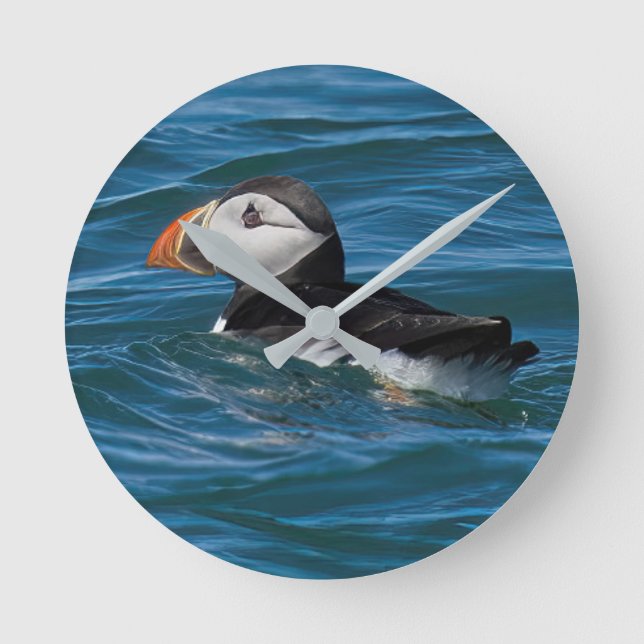 Puffin till havs faux kanvastryck acrylic print ny rund klocka (Framsida)