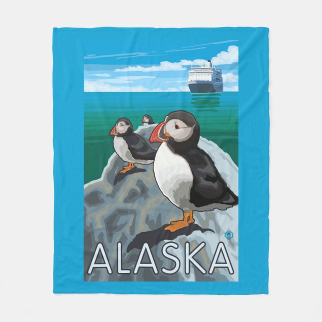 Puffins som håller ögonen på en kryssningfrakt fleecefilt (Framsidan)