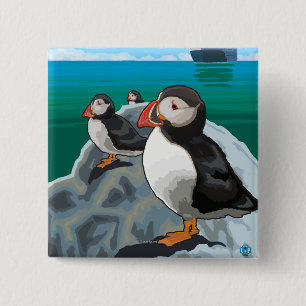 Puffins som håller ögonen på en kryssningfrakt knapp