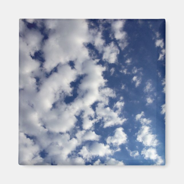 Puffy Clouds på Blå himmel Magnet (Framsidan)