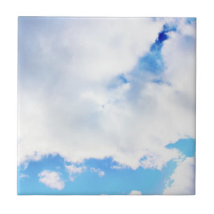 Puffy White Clouds och Blå himmel Kakelplatta