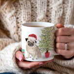 Pug 1:a julafton-Personligen Kaffemugg<br><div class="desc">Gör julhelgen extra speciell med denna lovvärda första julpug mugg! Det är perfekt att fira en första jul i stil.</div>