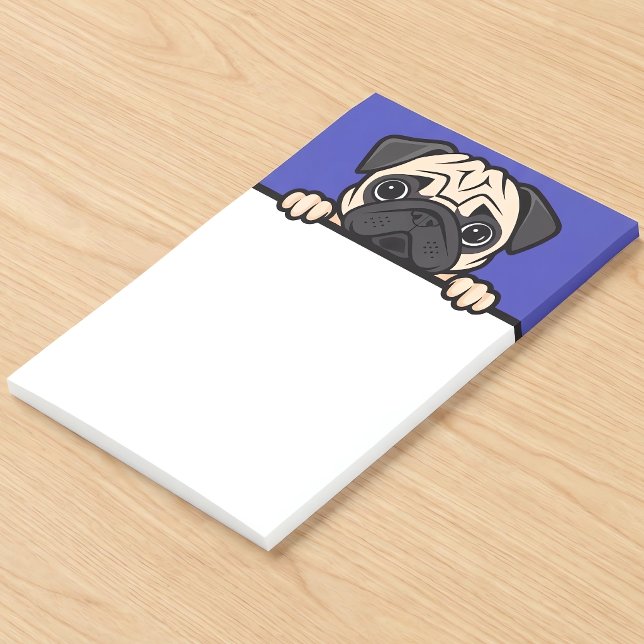 Pug Älskare Söt Tittande Valp Presenter Post-it Block (Cute pug notepad for pug dog lovers, on a desk.)