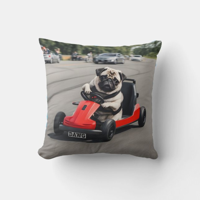 Pug go-kart-tävla kudde (Framsida)