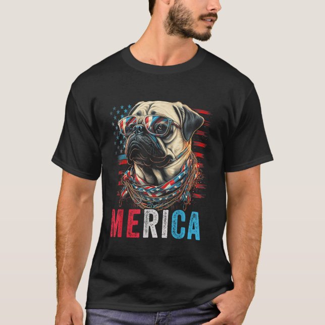 Pug Hund 4:e juli Amerikanska Flagga USA Meri T Shirt (Framsida)