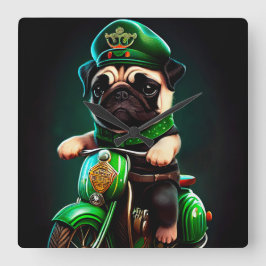 Pug Hund Driving Bike St. Patrick's Day Fyrkantig Klocka