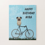 Pug Hund Sitta på Vintage Bicycle Birthday Pussel<br><div class="desc">Anpassningsbar pug hund sitta på en vintage-cykelpussel. Du kan anpassa den med ett namn eller ett meddelande.</div>