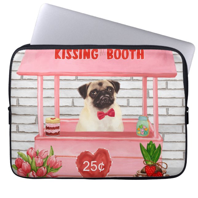 Pug Hund Valentindagen Kissing Booth Laptop Fodral (Framsidan)