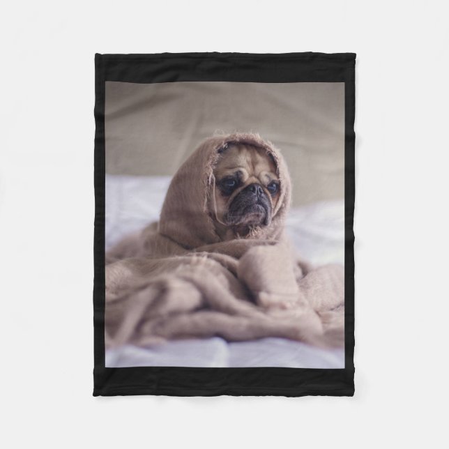 Pug in Blanket Cute Pug Hund älskare Gift Fleecefilt (Framsidan)