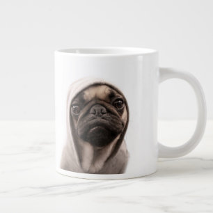Pug in i en hood jumbo mugg