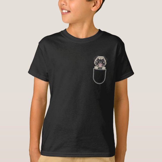 Pug in the Breast Pocket T Shirt (Framsida)