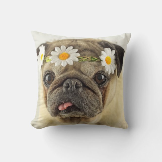 Pug med Daisy Krona Kudde (Framsida)