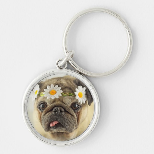Pug med Daisy Krona Rund Silverfärgad Nyckelring (Framsidan)