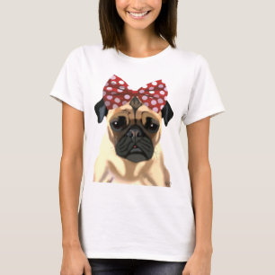 Pug med rött skoblock på huvud 2 tee shirt