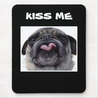 PUG SÄGER "KISS ME" MOUSEPAD MUSMATTA
