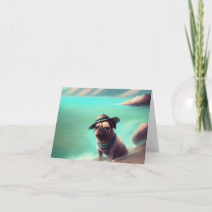 Pug som njuter av att måla på strand kort
