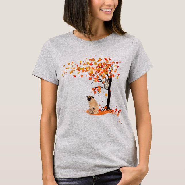 Pug Uggla och Fall Träd Pug Owner Funny Pug Autumn T Shirt (Framsida)