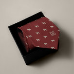 Pugs Mönster Monogrammed Slips<br><div class="desc">Den ljusa röda knuten kallas vanligtvis för "effektslips", men det här är en "pug power"-slips. Anpassa den här roligtens puggdesign med ett monogram för att göra den till en perfekt av en sorts gåva till pugägare. Tittar för ett annat färg? Inga problem! Klicka helt enkelt på knappen "Anpassa" och välj...</div>