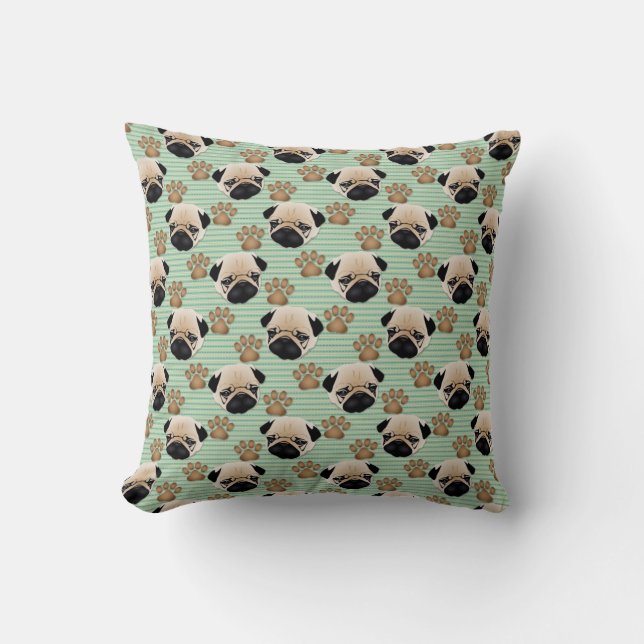 Pugs och tassar på gröna ränder kudde (Framsida)