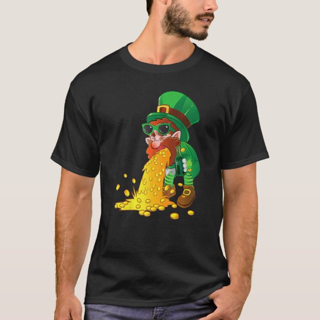 Puking Leprechaun Shirt Funny St Patrick's Day Dri T Shirt (Framsida)