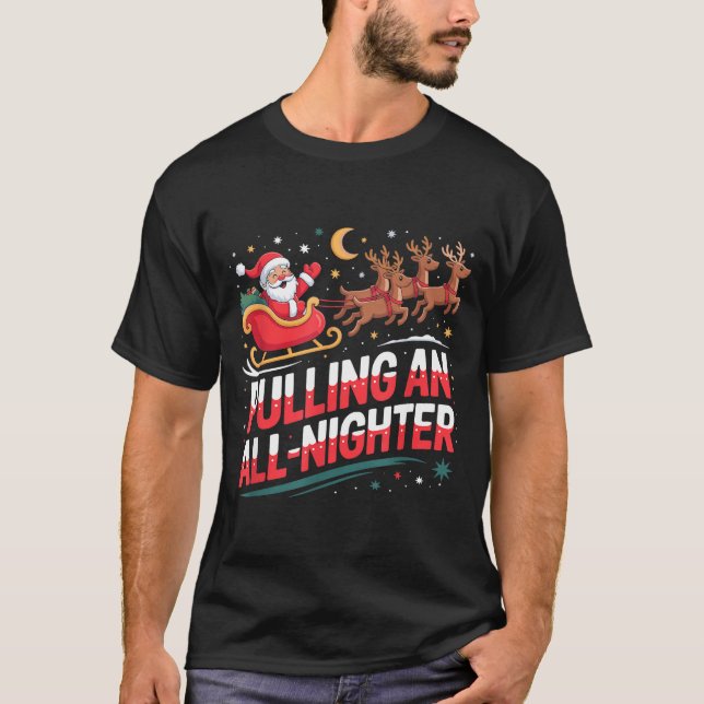 Pulling An All-nighter Funny Christmas Santa Sleig T Shirt (Framsida)