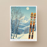 Pulver Mountain Utah ski retro Postcard Vykort<br><div class="desc">Hej från puderberbergens snöberg,  Utah,  USA! Vi hoppas att du har en underbar skidsemester. Detta vykort har ett fantastiskt blått grått-bergslandskap med retro-skidbrädor i ett orange-stam mönster. Alla textfraser kan anpassas till kostym!</div>