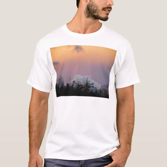 Pulverblå moln i lila himlar tee shirt (Framsida)