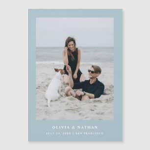 Pulverblå text och fotomagnetisk spara datumet