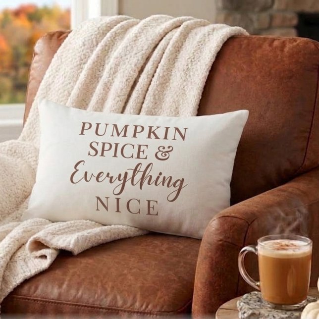 Pumpa Krydda & Allt Gott Höst Lumbalpålägg Lumbarkudde (Terracotta "Pumpkin Spice & Everything Nice" lumbar pillow on a leather armchair)
