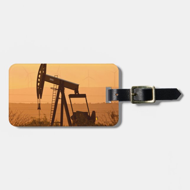 Pumpjack pumpar olja i västra Texas, USA Bagagebricka (Horisontell Framsida)